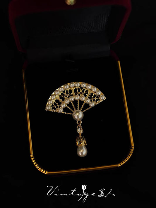 Chinese-style fan-shaped pearl tassel brooch