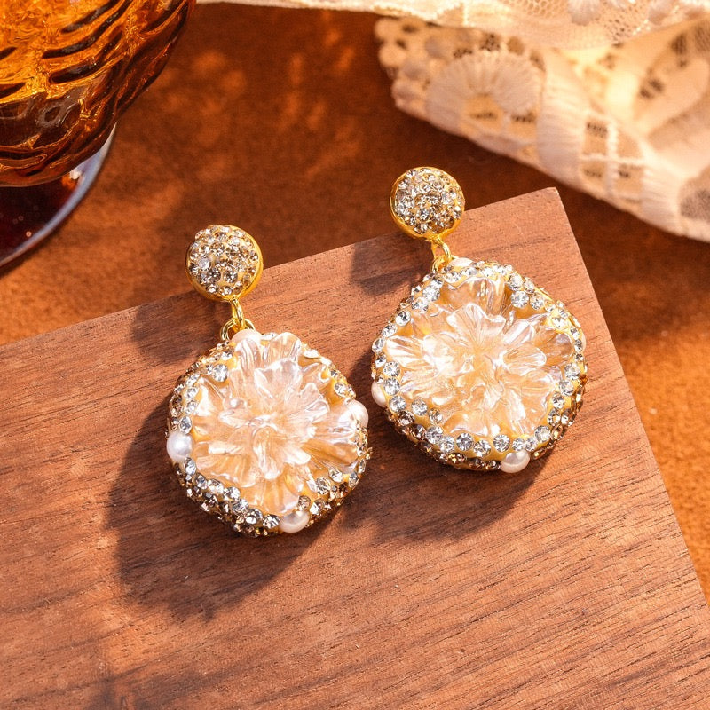 Carved Mother-of-Pearl & Peony Gold Tone Jewelry Set 🌺