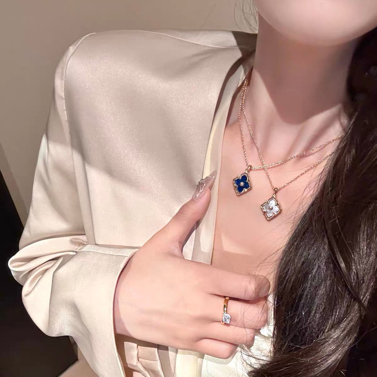 Regal Clover Motif Necklace