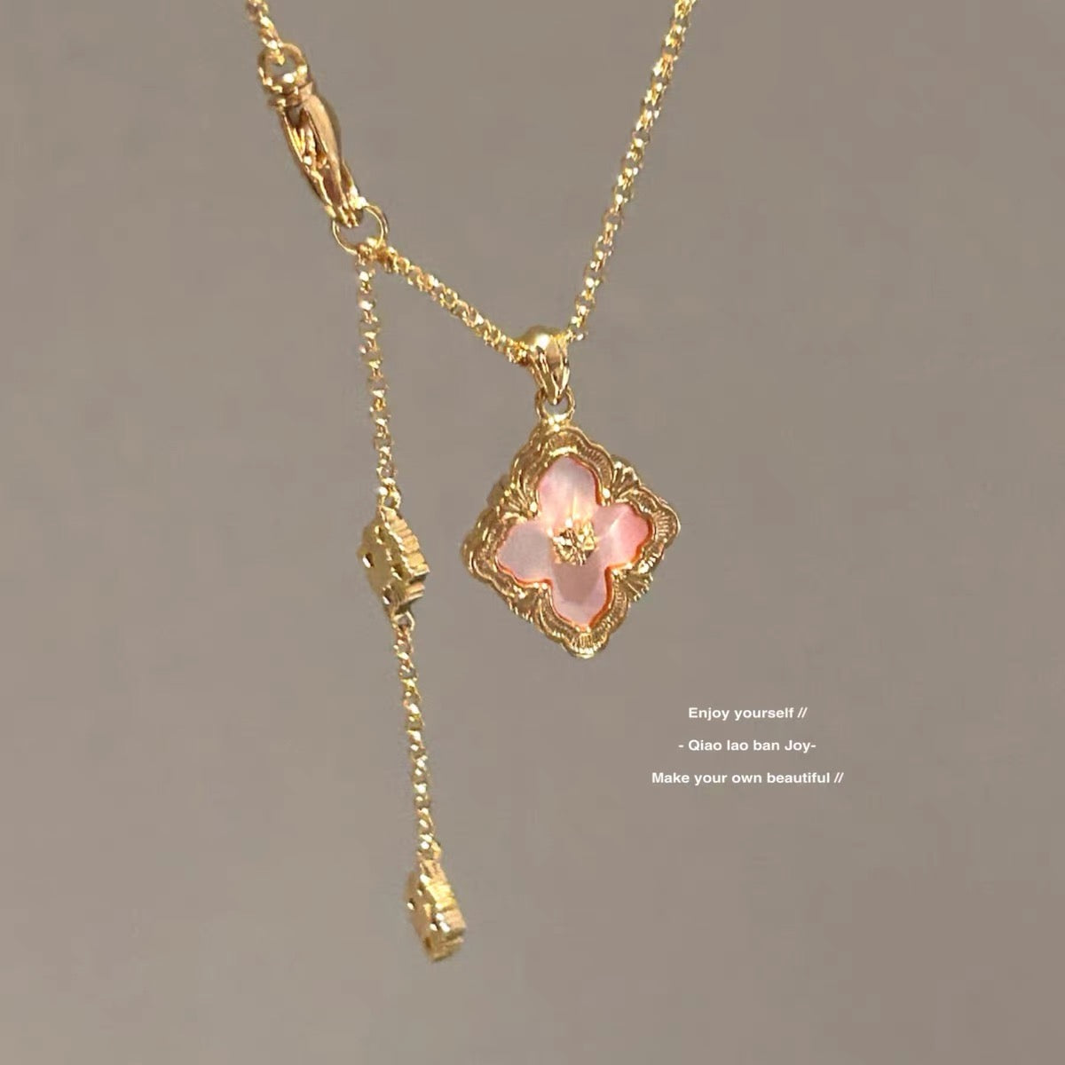 Regal Clover Motif Necklace