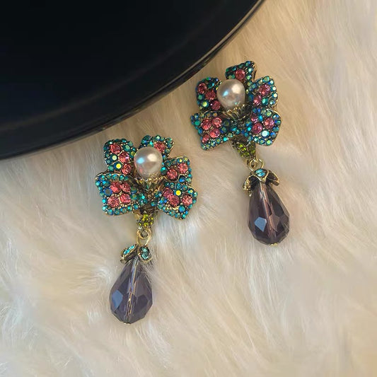 Vintage court style floral pearl stud earrings