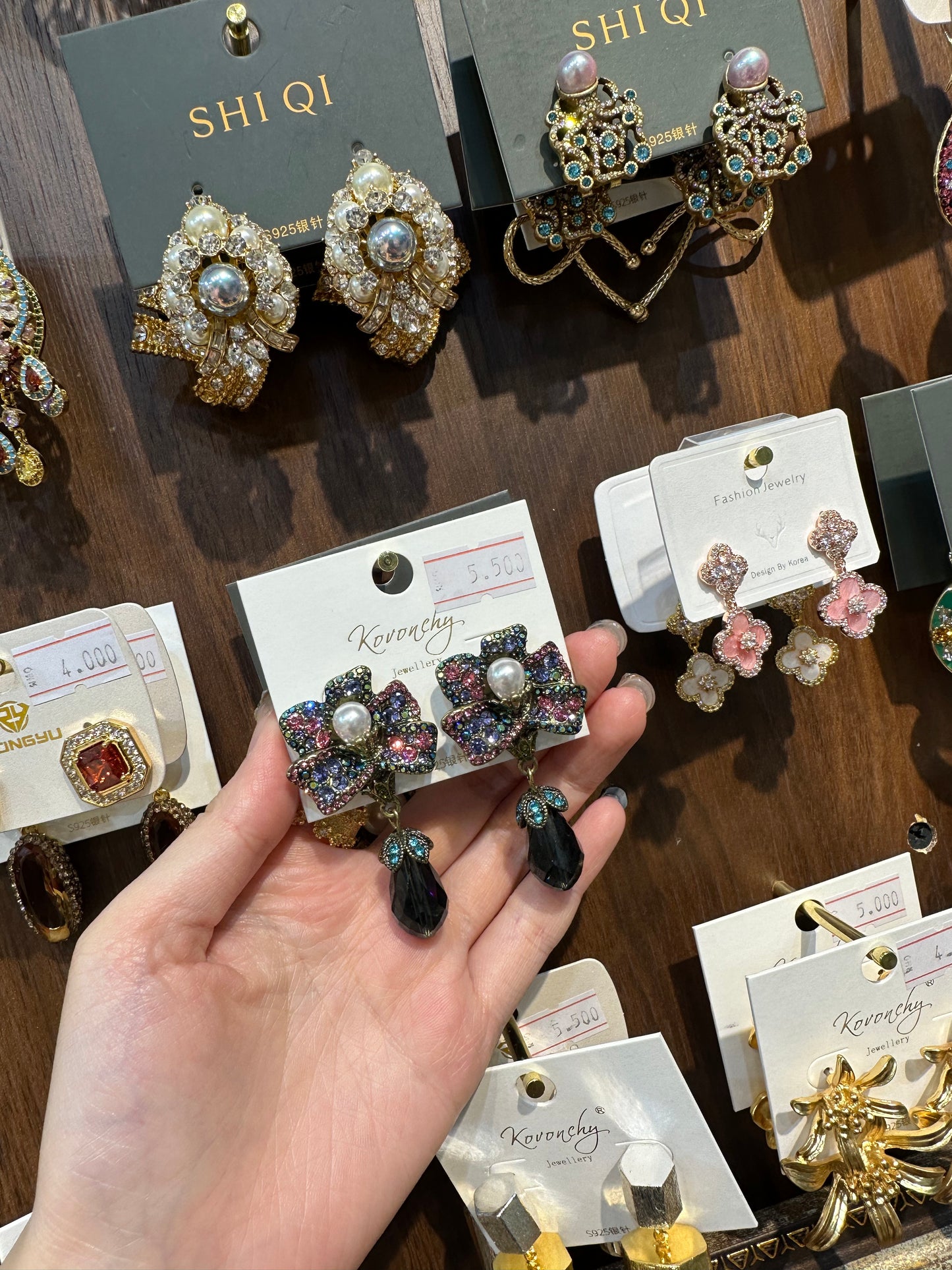 Vintage court style floral pearl stud earrings