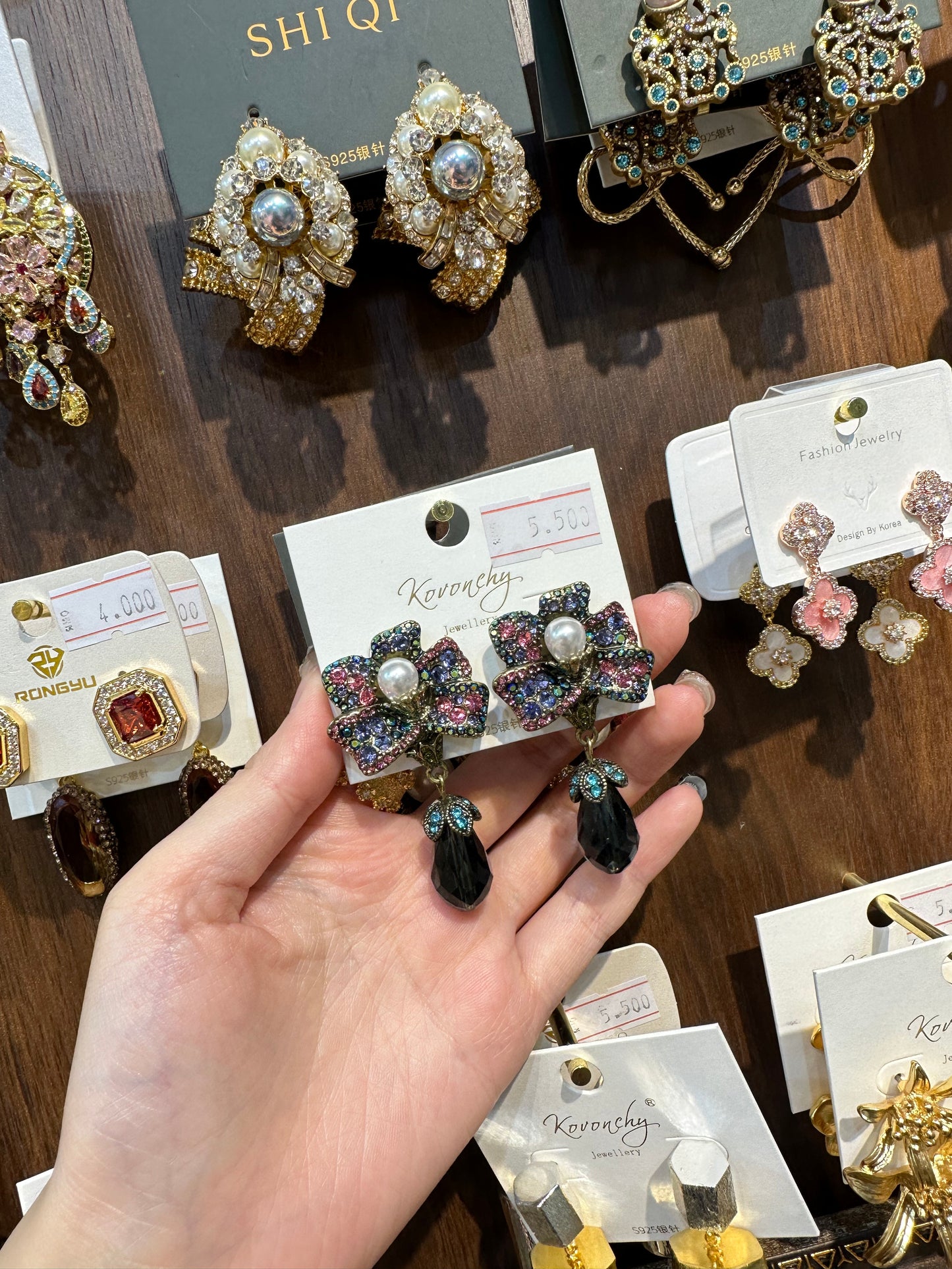 Vintage court style floral pearl stud earrings