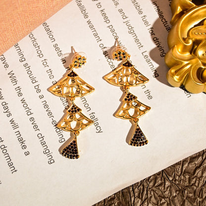 Vintage openwork gold fan-shaped fishtail earrings