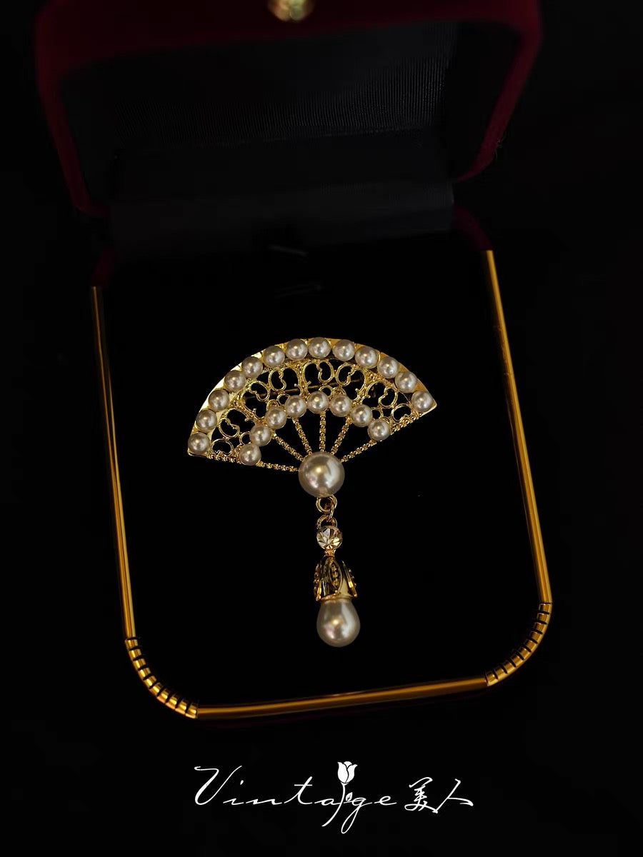 Chinese-style fan-shaped pearl tassel brooch