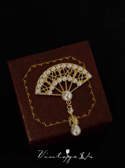 Chinese-style fan-shaped pearl tassel brooch
