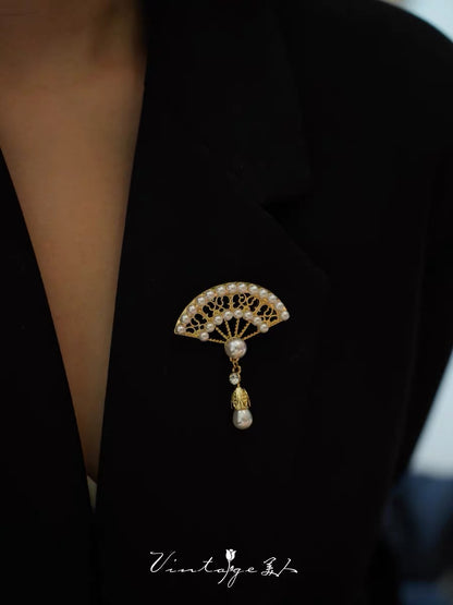 Chinese-style fan-shaped pearl tassel brooch