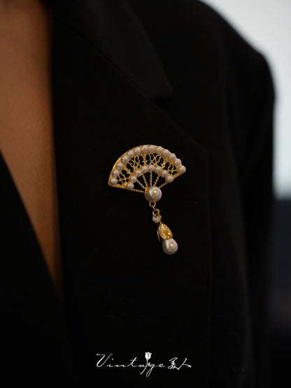 Chinese-style fan-shaped pearl tassel brooch