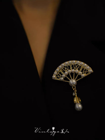 Chinese-style fan-shaped pearl tassel brooch