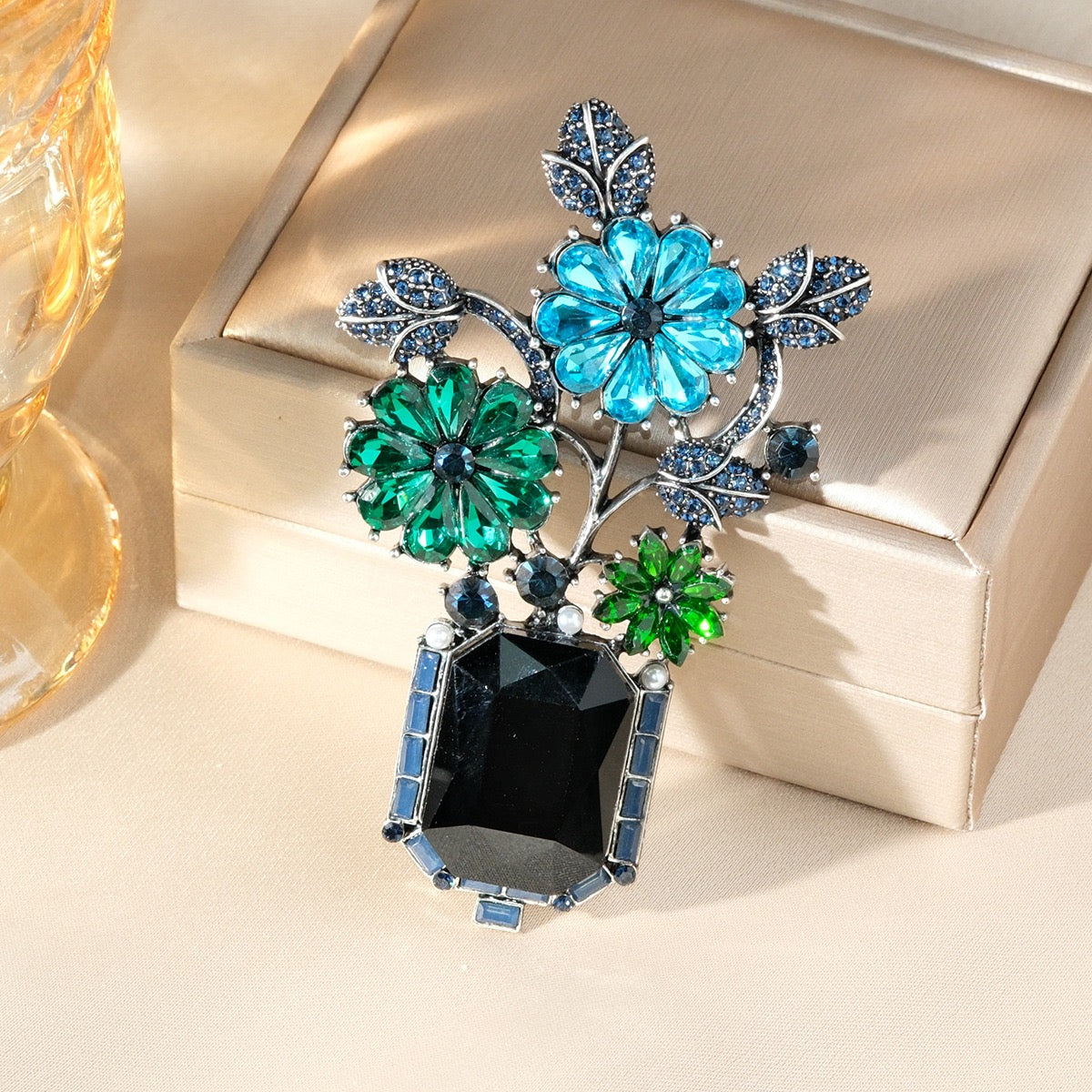 The "Antique Floral" series brooch